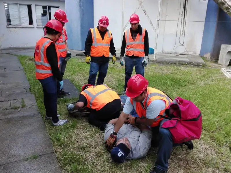 Brigada de rescate en práctica